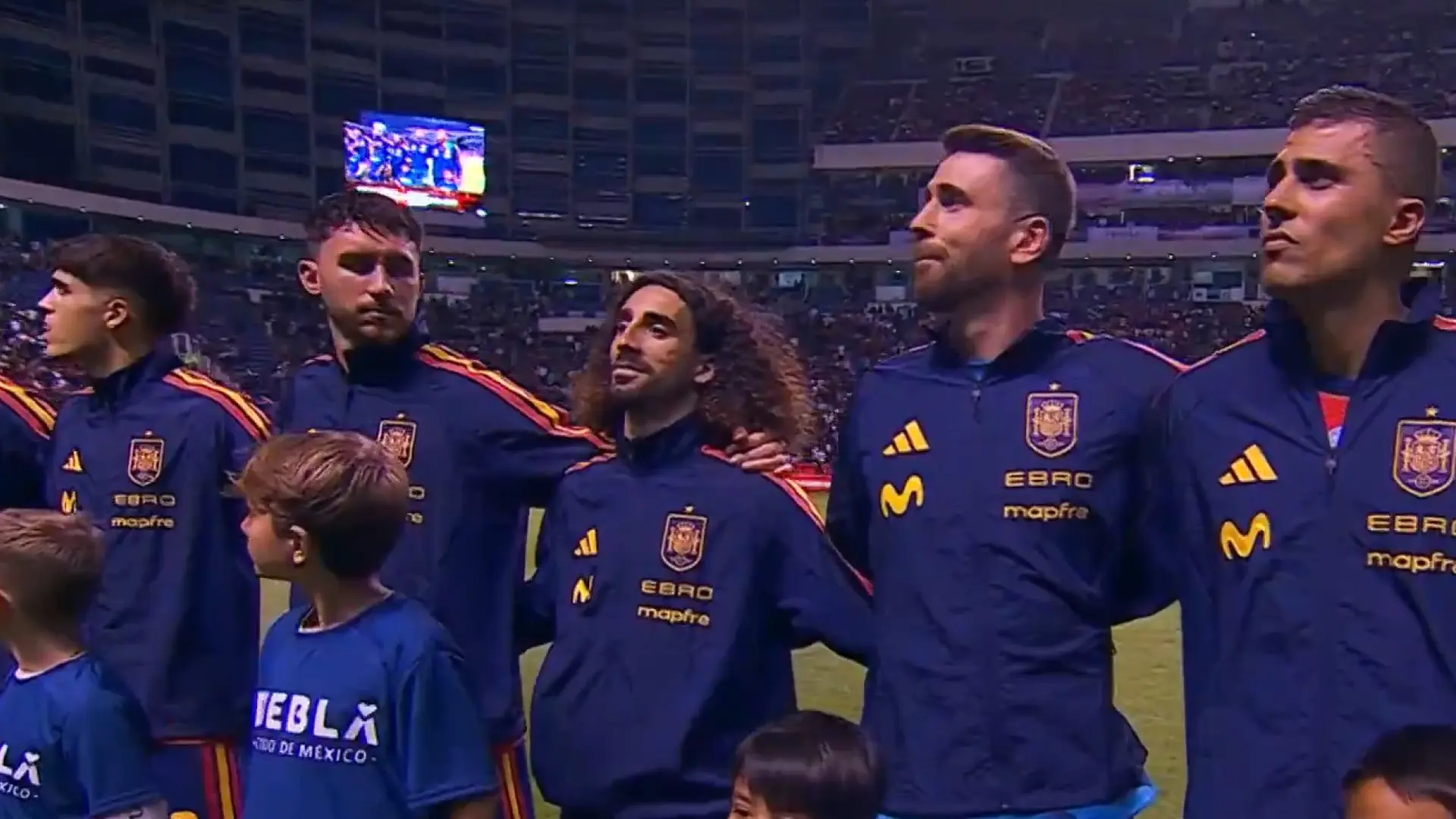 Las reacciones virales de los jugadores de España ante la versión larga del himno