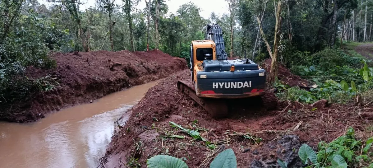 Se realizan tareas preventivas en el cause del arroyo Bonito ante la previsión de intensas lluvias