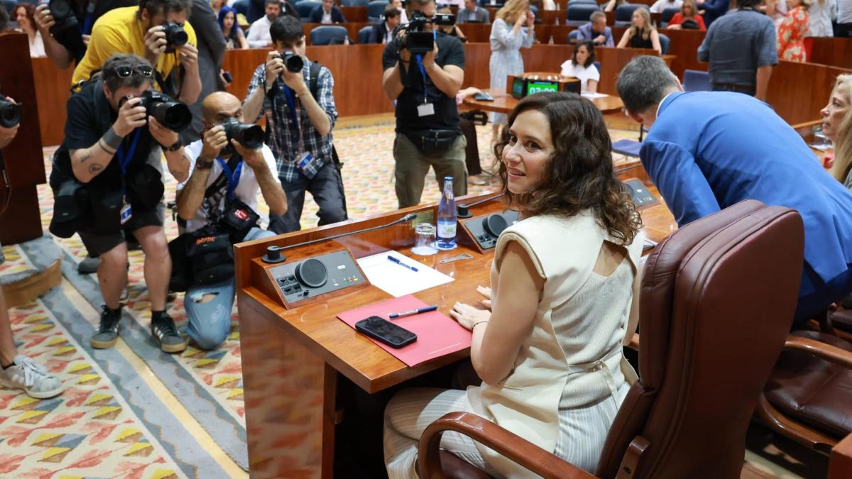 Ayuso rompe el guion nacional del PP al acusar a Vox de usar argumentos con "tinte racista"