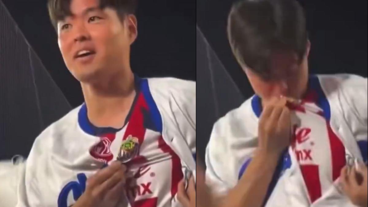 Antes del México vs Corea, hincha surcoreano besa la camiseta de Chivas