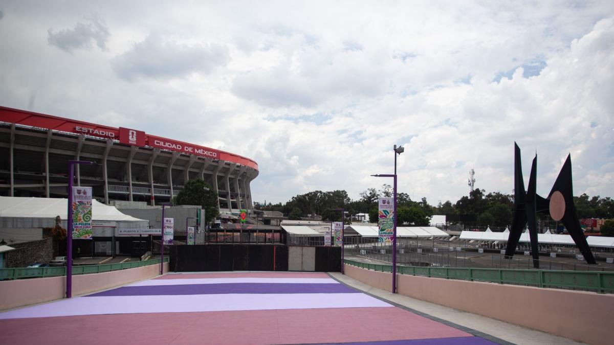 Vecinos ofrecen estacionamiento afuera del estadio hasta en más de 2 mil pesos