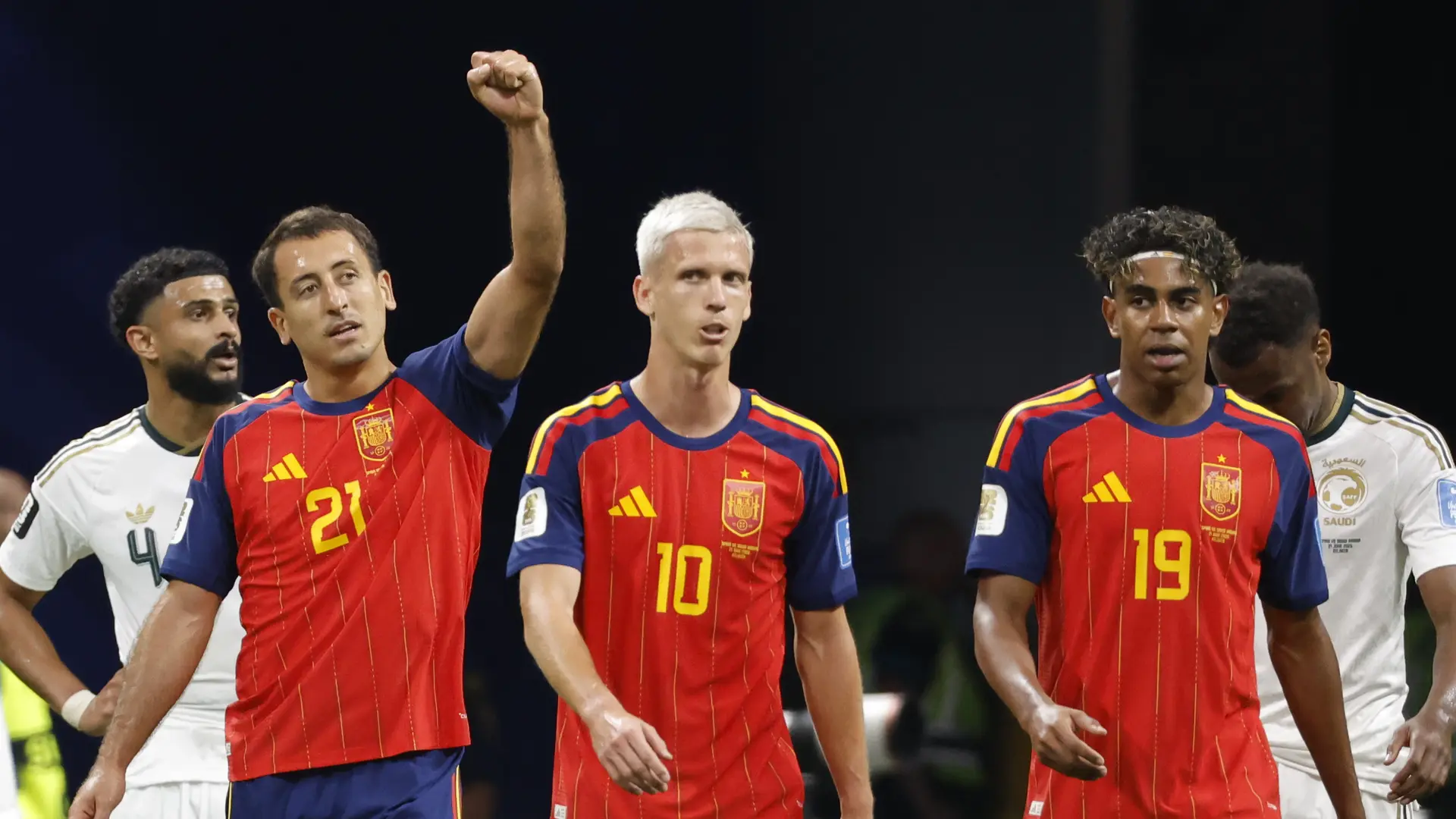Una goleada con aroma a revancha para los futbolistas de España, "picados" por las críticas de la prensa