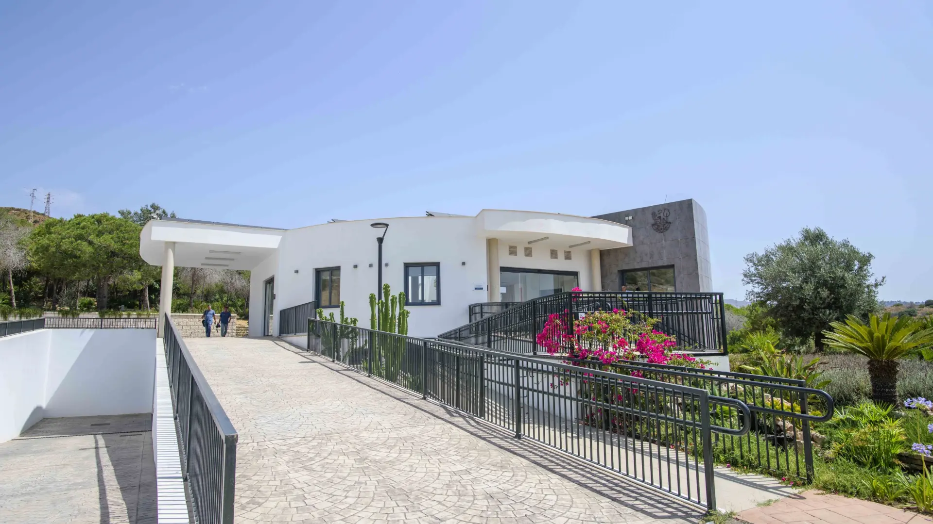 El primer cementerio público para mascotas de España acoge en su mayoría a perros y gatos