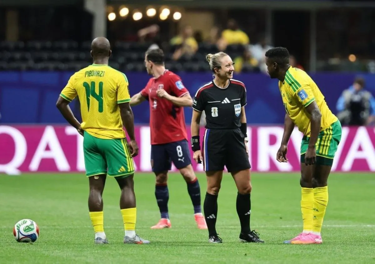 Tori Penso se convirtió la segunda mujer en arbitrar un partido del Mundial masculino