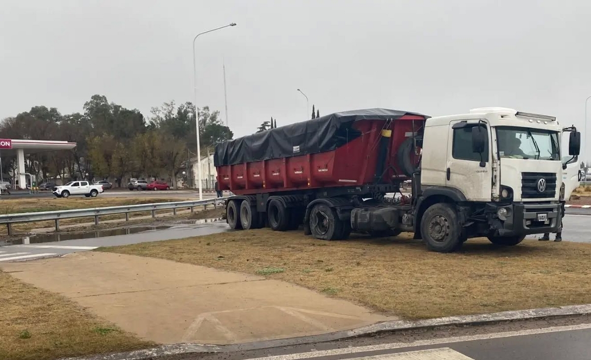 Un camión se pasó de largo en la Travesía Urbana