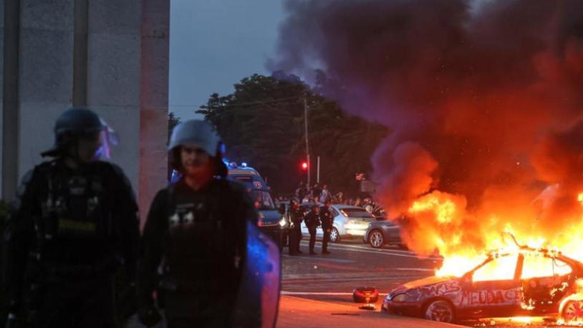 Un muerto, 300 heridos y 780 detenidos en Francia en los disturbios por la victoria del PSG