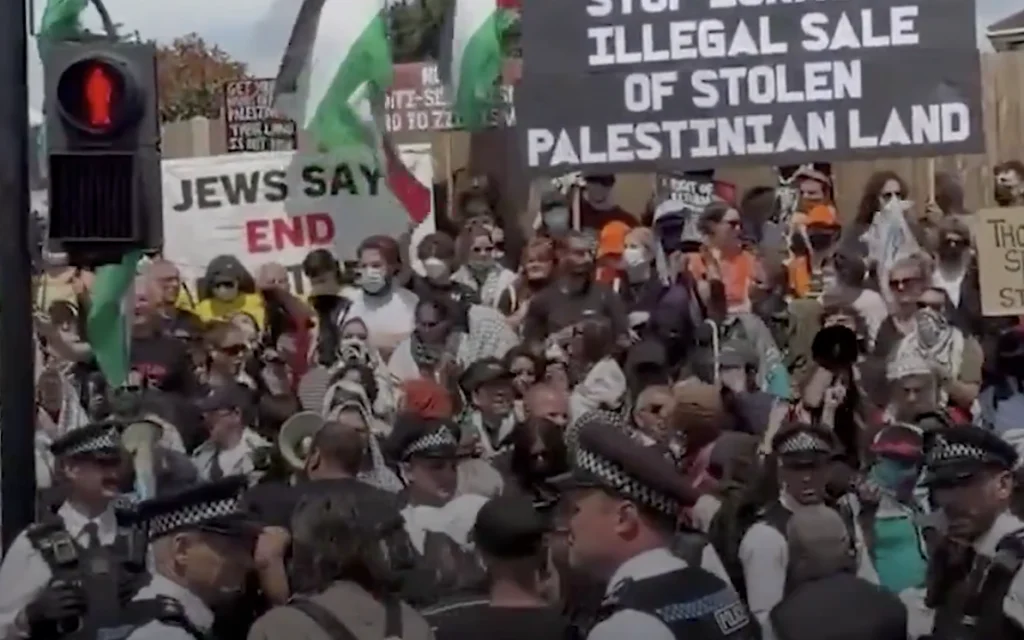 14 said arrested as hundreds of protesters clash at London Israeli real estate event