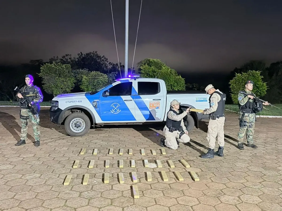 Tras el hundimiento de una embarcación Prefectura incautó 28 kilos de marihuana