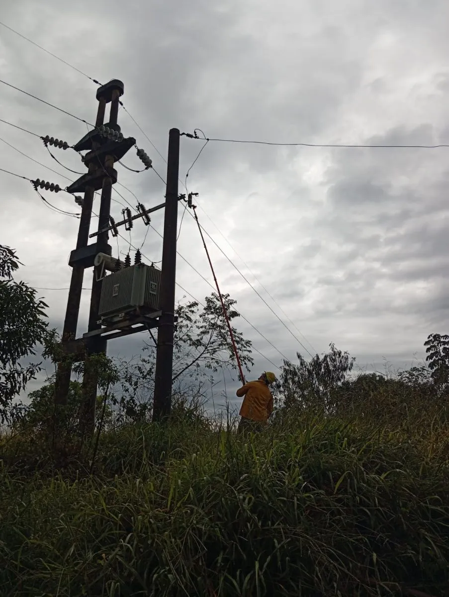 Energía de Misiones moviliza equipos al norte para reparar los daños del temporal