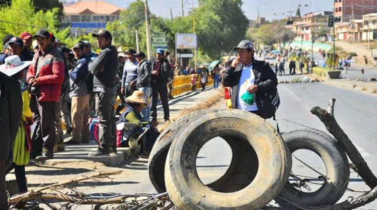 Denuncian presiones hostiles a campesinos para que bloqueen vías