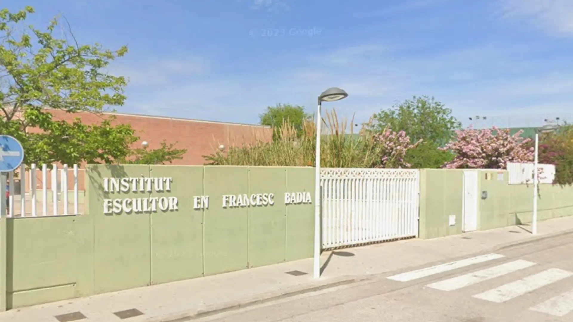 Dos alumnos de 13 y 14 años entran armados en un instituto de Valencia y hieren a una compañera