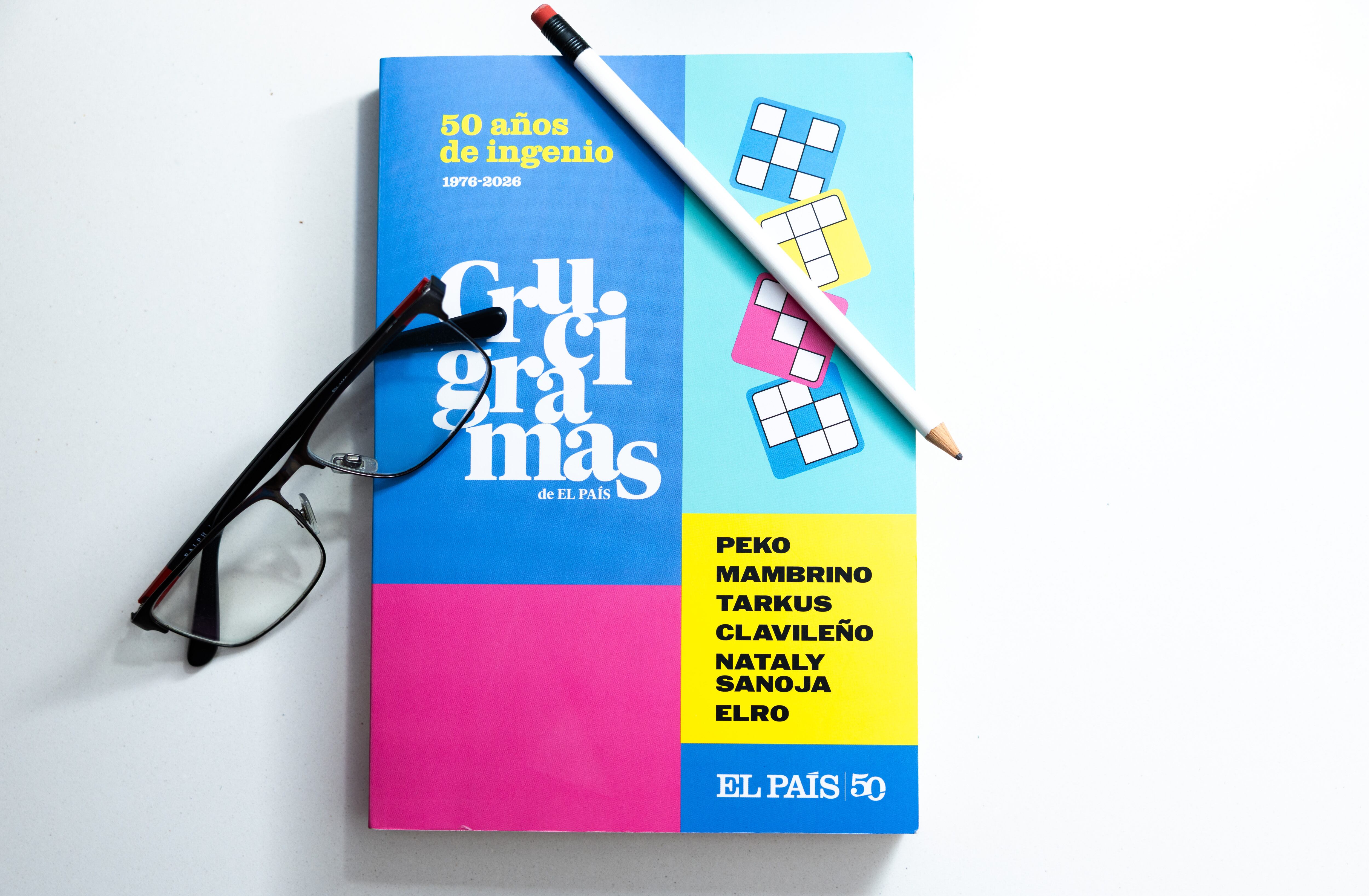 Un libro celebra los 50 años de crucigramas en EL PAÍS