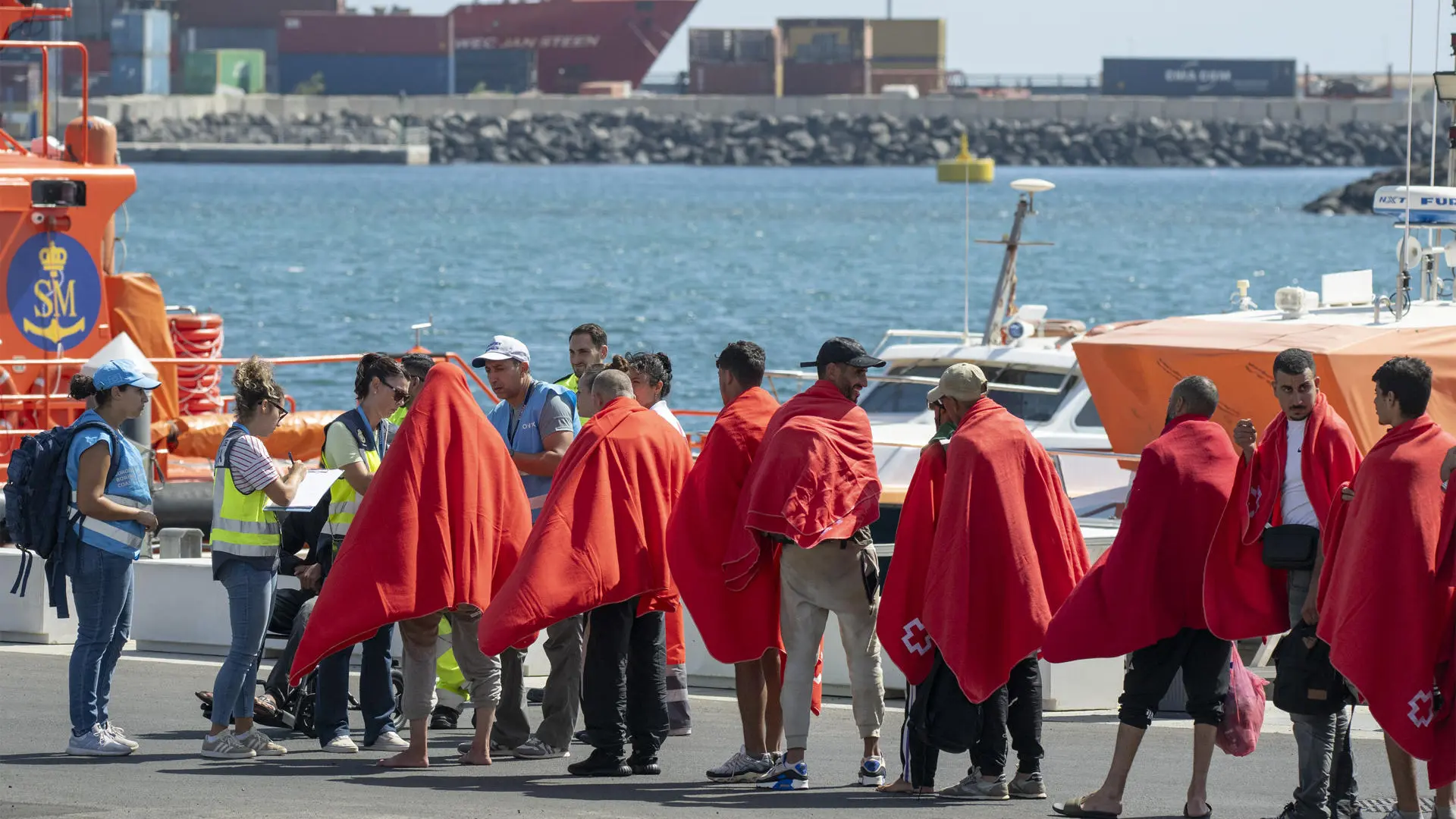 La UE aprueba una política migratoria más dura: valida los centros de detención fuera de su territorio y acelera los retornos incluso para los menores