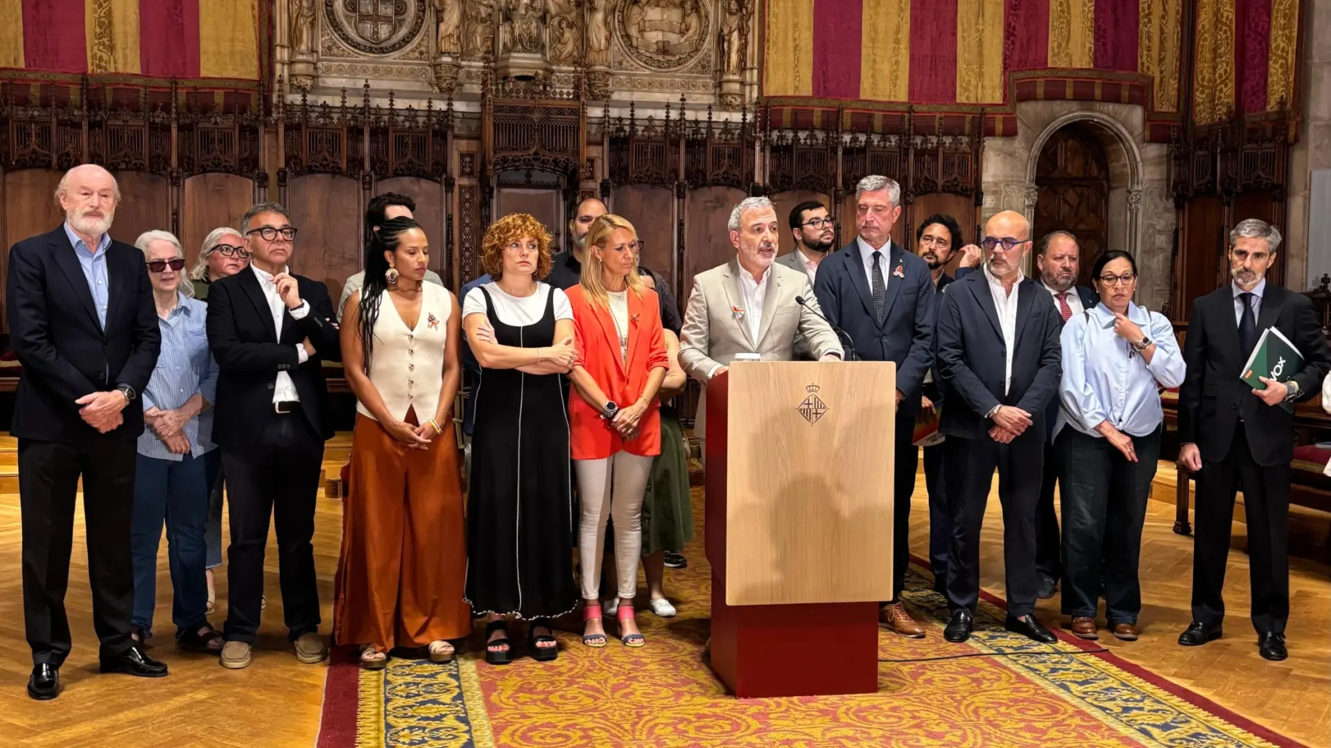 Barcelona hace un minuto de silencio en el plenario municipal en "apoyo" al pueblo de Venezuela