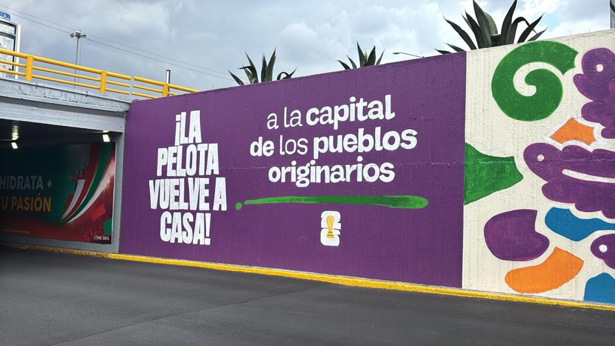 Dibujan logos oficiales de la FIFA en murales en las calles… y luego los borran