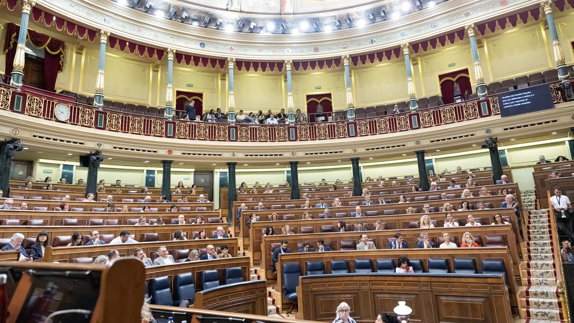 El Congreso pide a Pedro Sánchez someterse a una cuestión de confianza con los votos de PP, Vox y Junts