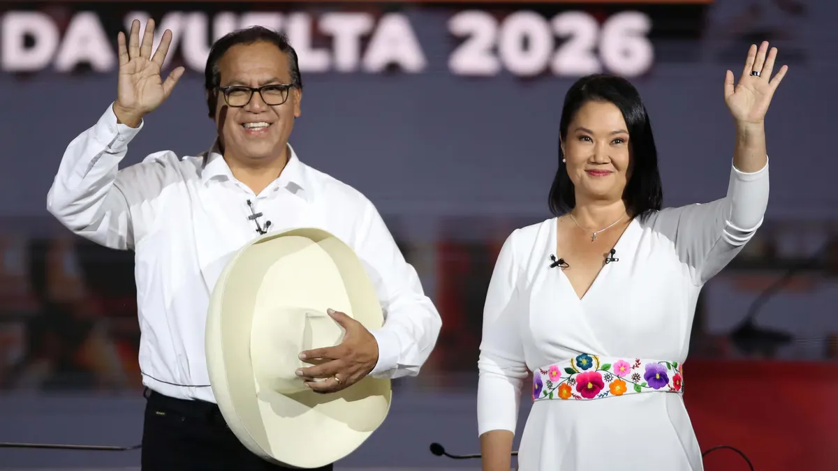 Perú vota entre dos modelos de país en un balotaje de final abierto