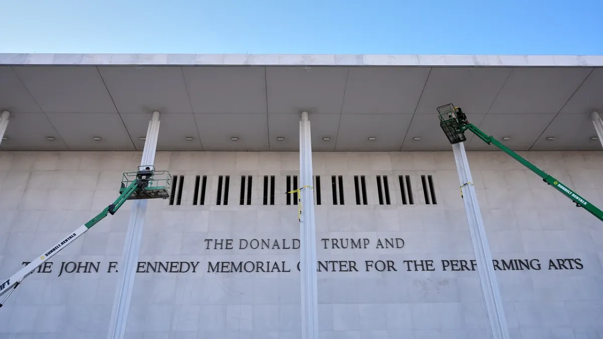Nueva polémica por el Kennedy Center: tras revés judicial, Trump le entrega al Congreso el control del legendario centro cultural