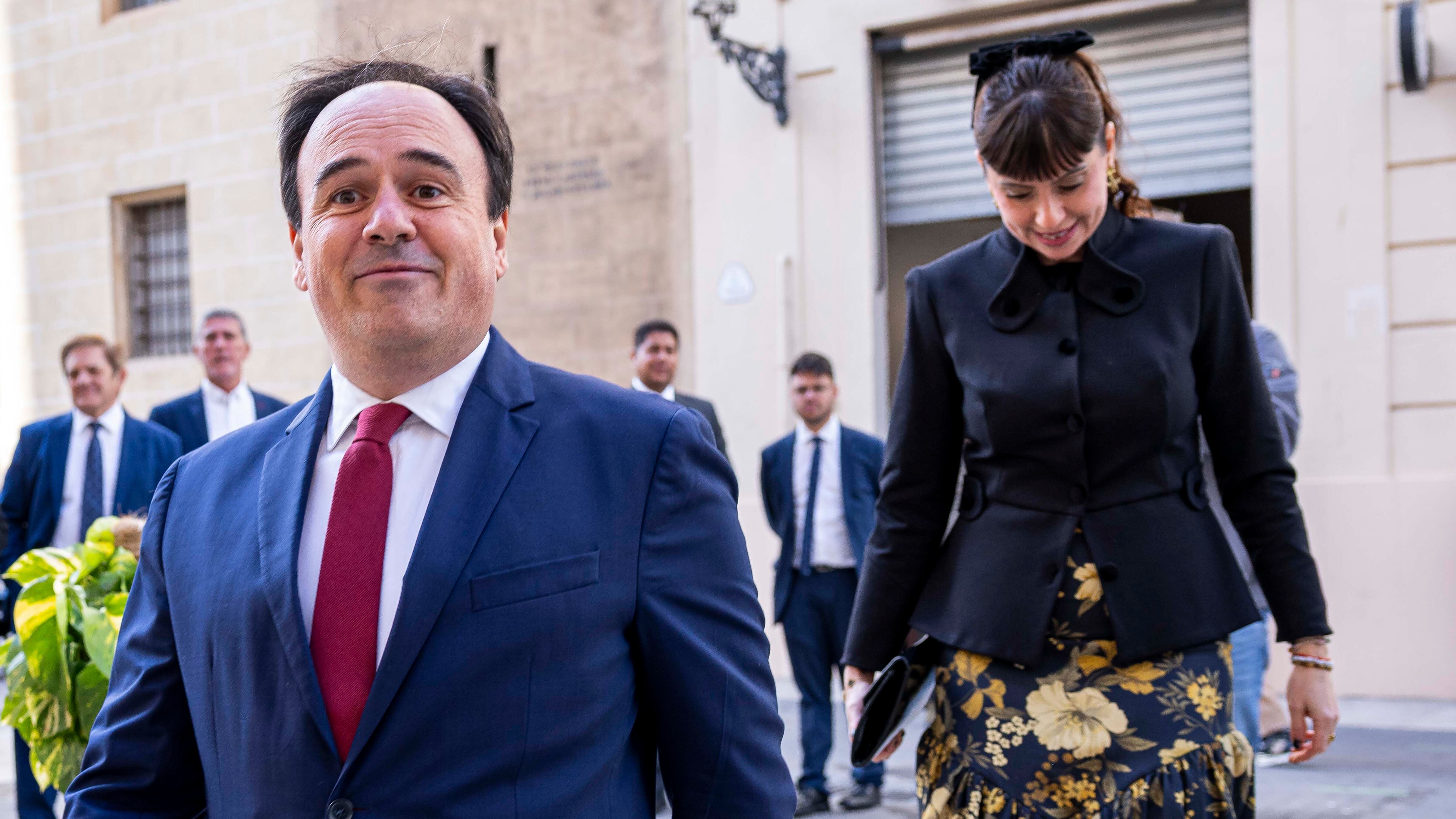 La pareja de Pérez Llorca no se presentará a la renovación de la plaza en la Diputación de Valencia por la que cobraba 52.070 euros