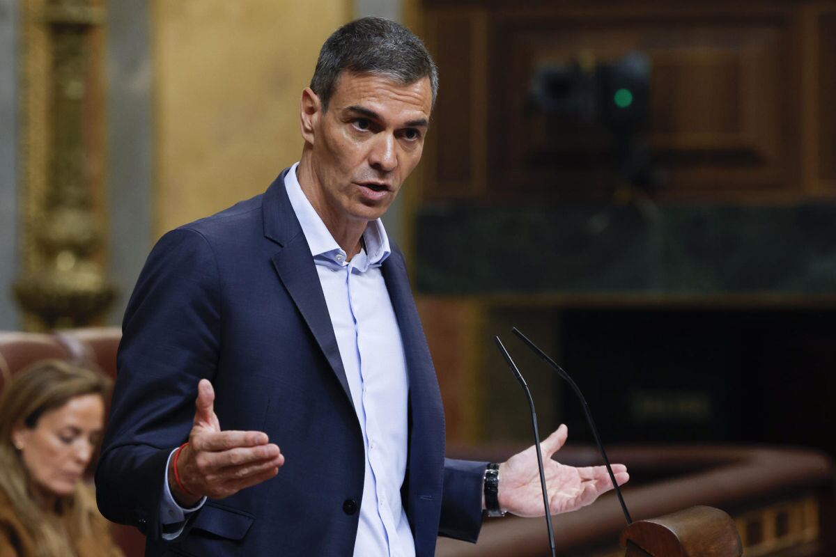 España: Pedro Sánchez niega que conociera la corrupción, pero la derecha lo juzga responsable político