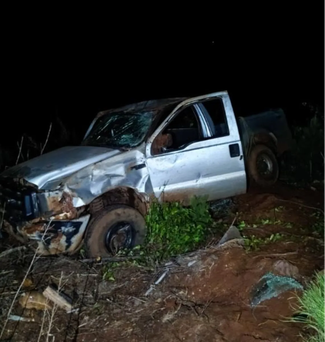 Choque entre un automóvil y una camioneta dejó tres personas hospitalizadas en San Pedro