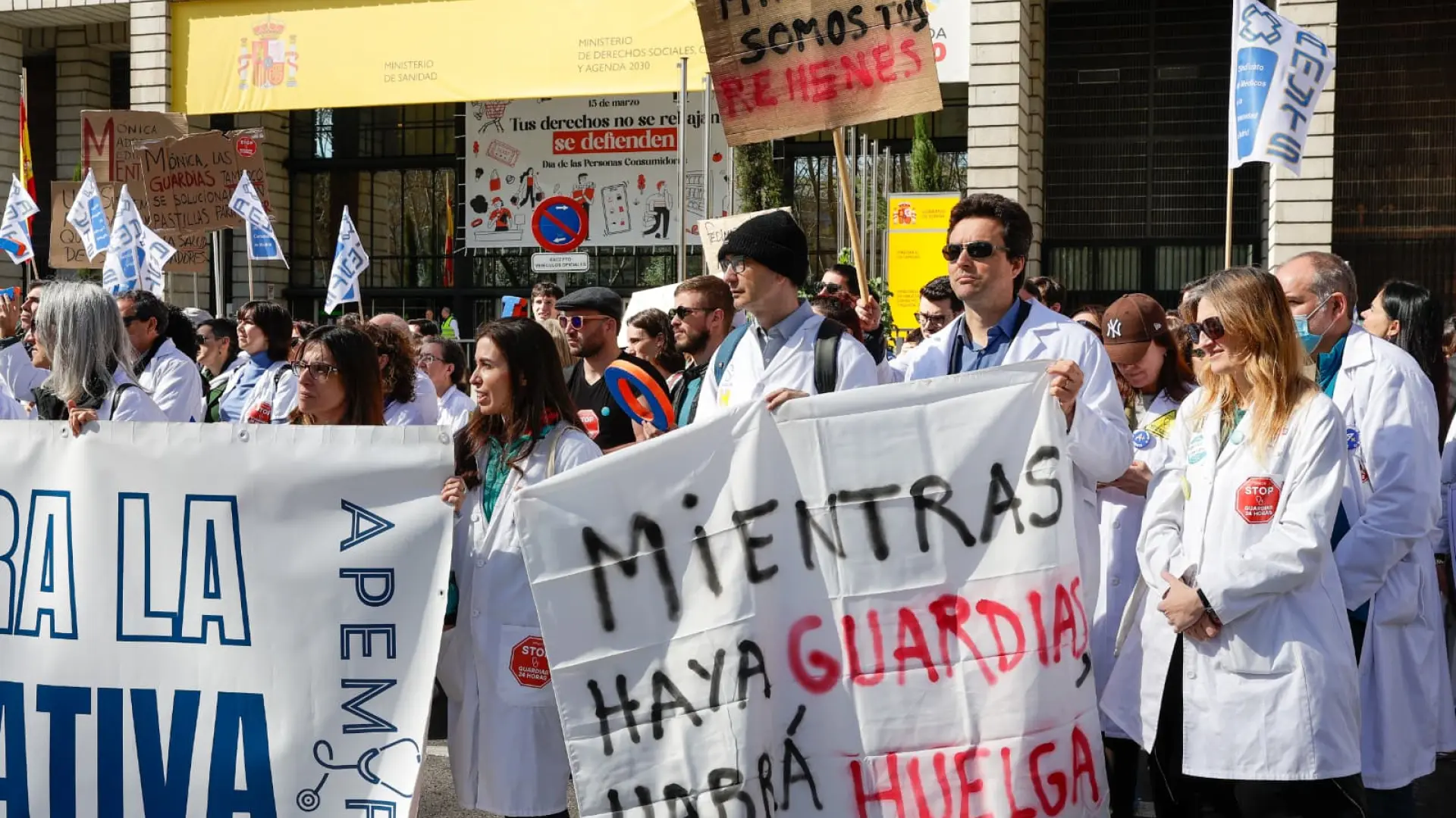 Los sindicatos médicos denuncian la "nula" capacidad de Sanidad para desbloquear el conflicto y evitar la quinta huelga