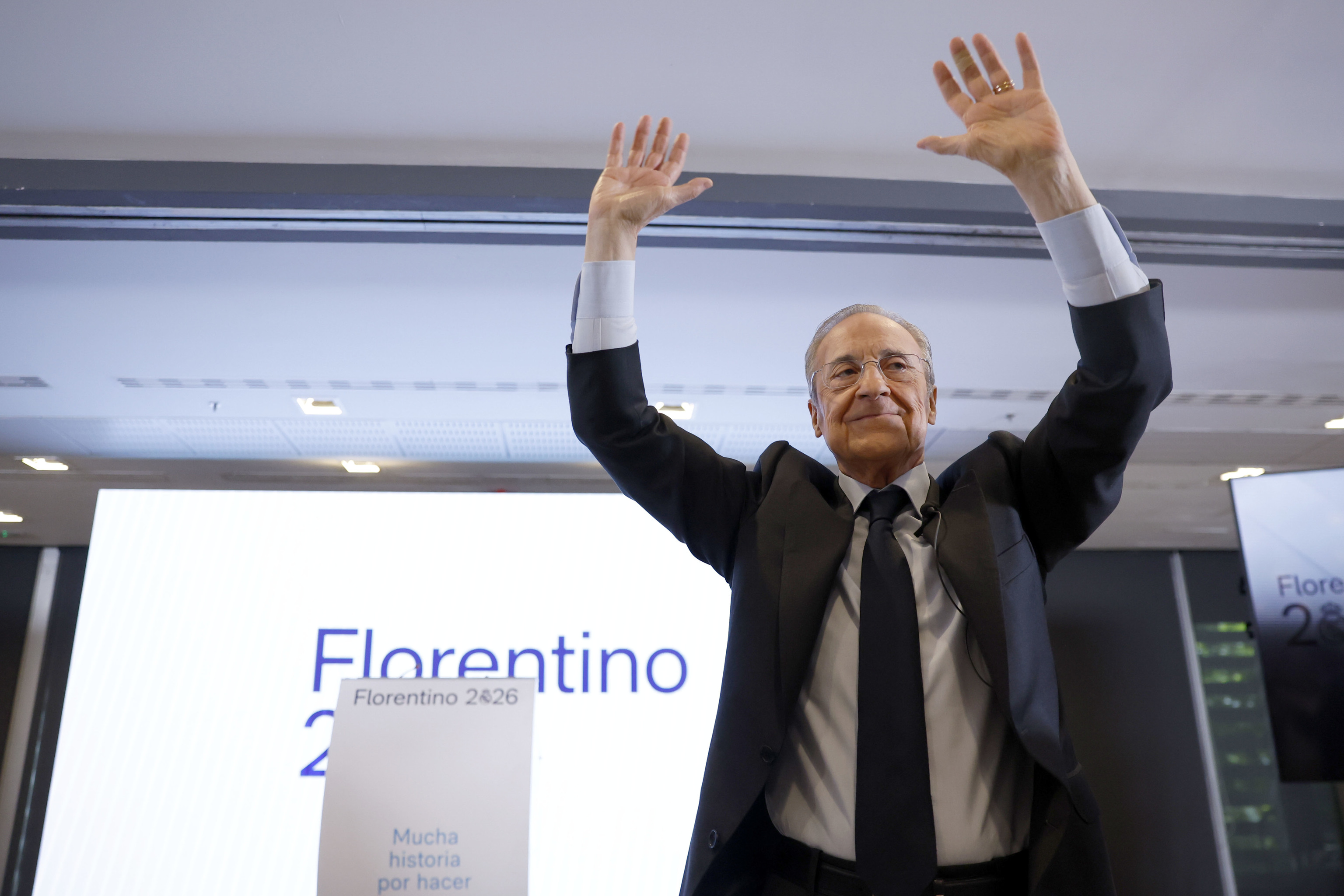 Los sondeos dan la victoria a Florentino Pérez en las elecciones del Real Madrid frente a Riquelme: 400 votos por correo impugnados