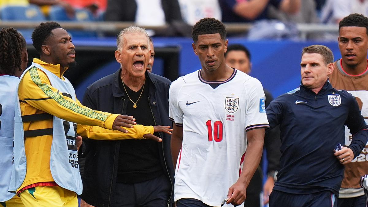 ¿Diferente vara en el Mundial? La polémica regla que dejó en roja a Almirón pero salvó a Bellingham