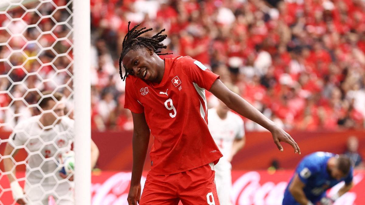Manzambi concede a Suiza el primer puesto ante Canadá