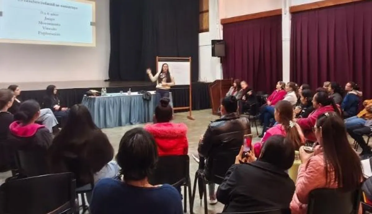 Crianza y tecnología, el debate que llegó a Montecarlo
