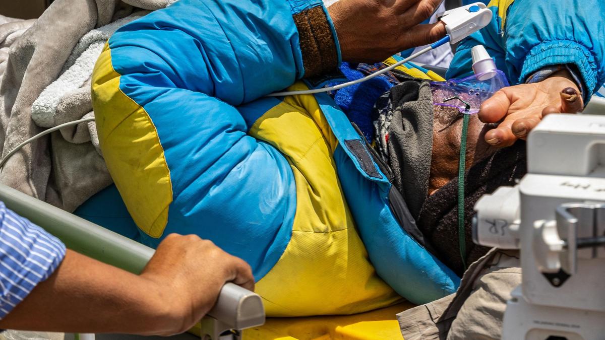 Milagro en el Everest: hallado con vida el sherpa desaparecido hace seis días a más de 7.300 metros