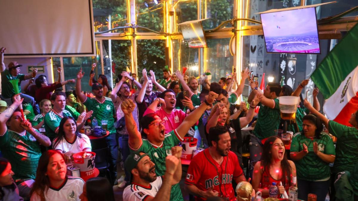 Marea verde de 800 mil personas inunda la CDMX por victoria mundialista del Tri