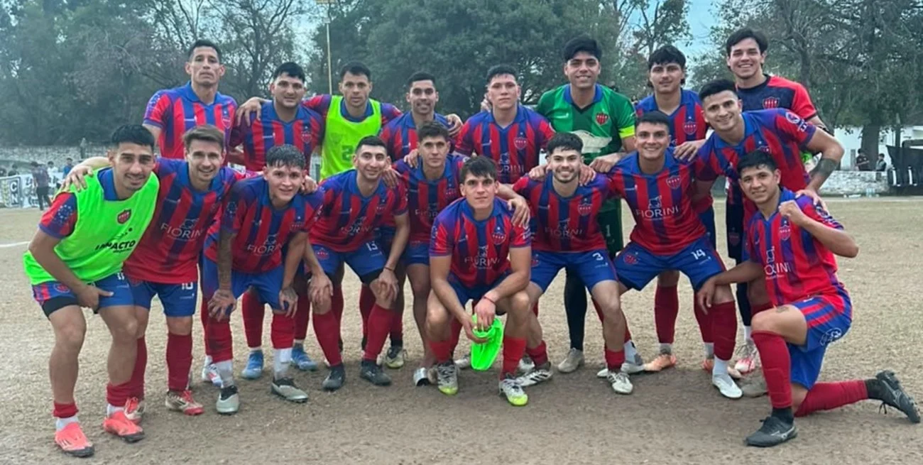 La Perla ganó un partidazo en barrio Sur y es más líder que nunca