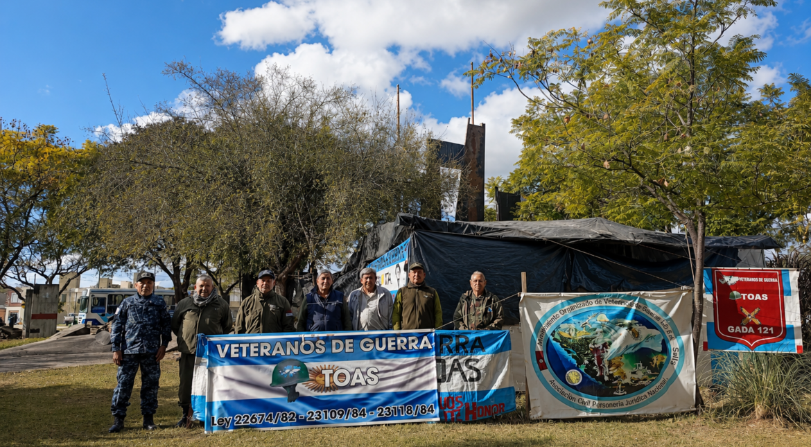 Excombatientes mantienen un acampe frente al Grand Bourg y exigen ser reconocidos como veteranos de guerra