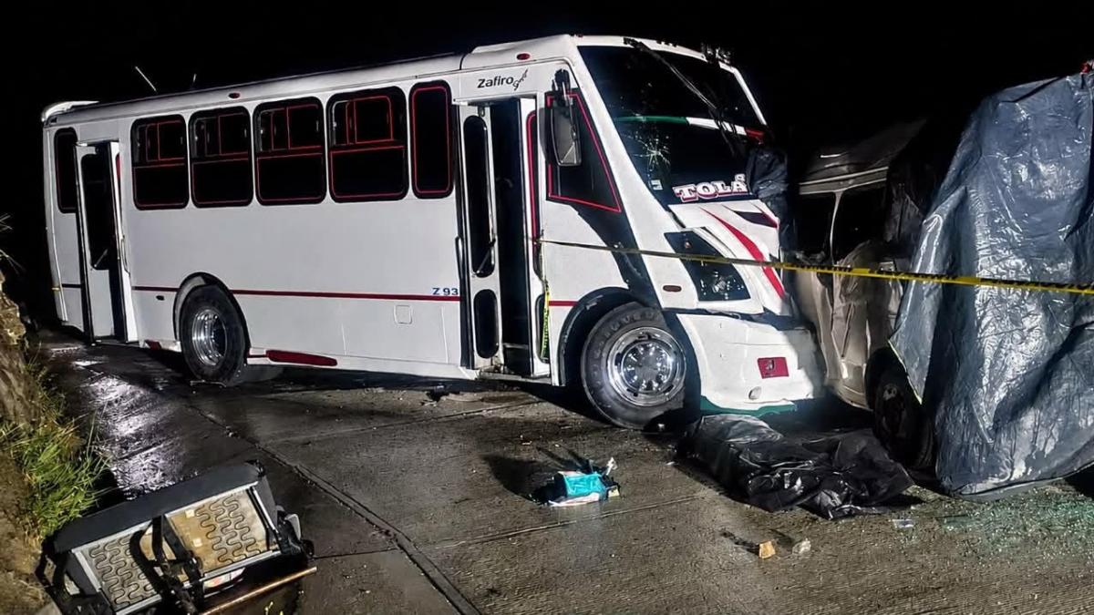Choque en inmediaciones de las Grutas de Tolantongo deja cuatro muertos y siete heridos