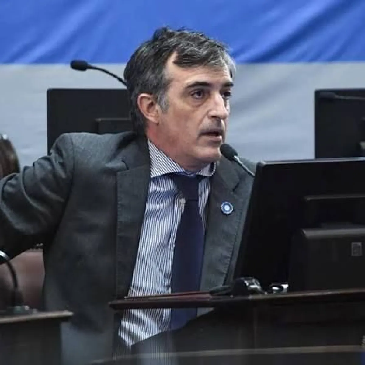 Esteban Bullrich renunció al PRO y cuestionó el respaldo partidario a Manuel Adorni