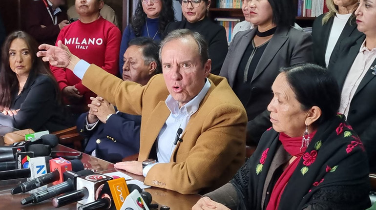 Tuto Quiroga advierte un vacío estatal en medio de la crisis