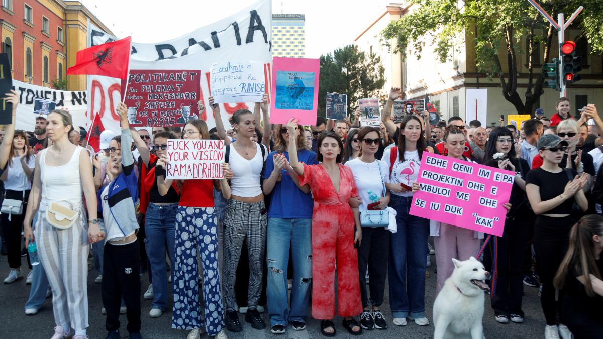 Miles protestaron en Albania contra megaproyecto turístico vinculado al yerno de Trump