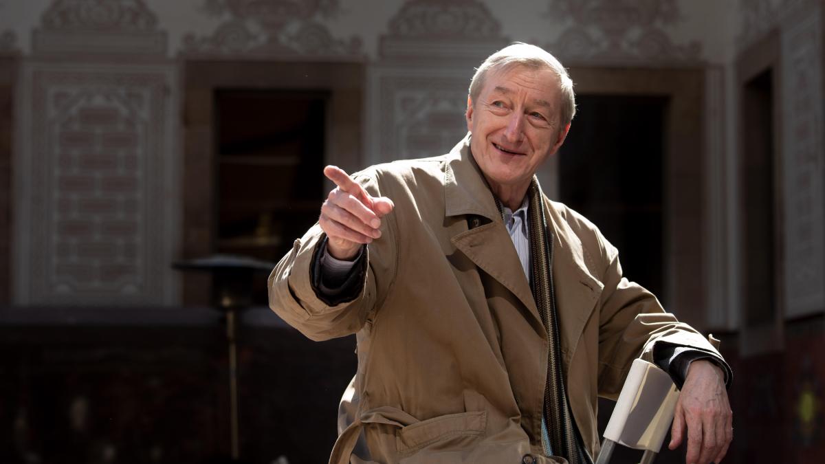 Julian Barnes, la profundidad suave, humorística y elegante