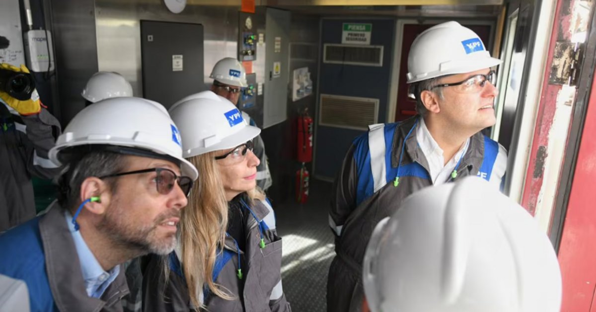 Manuel Adorni también renunciará como director de YPF