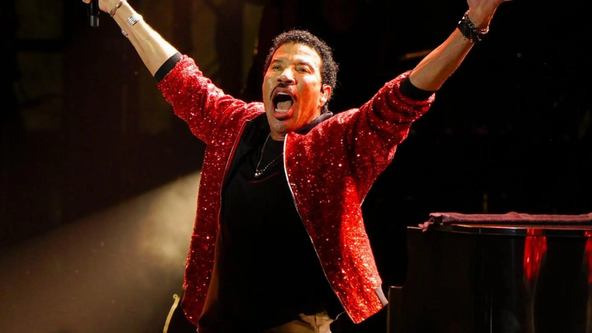 Lionel Richie, hospitalizado de urgencia tras sufrir un mareo en un concierto