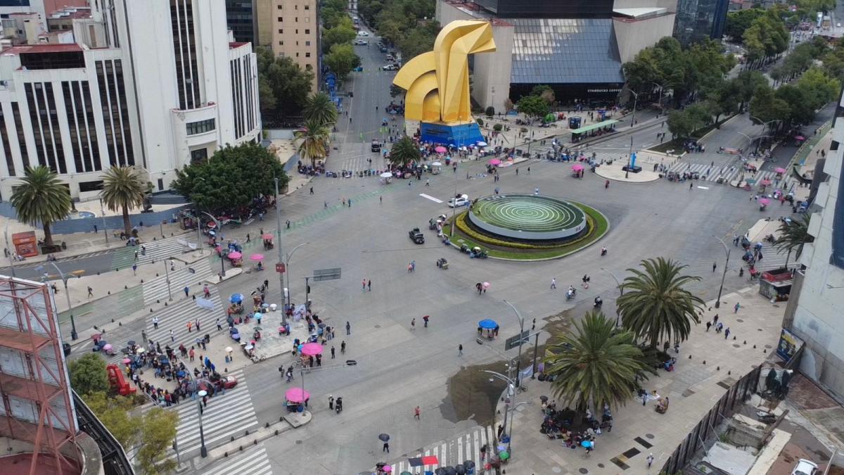 CNTE bloquea Paseo de la Reforma y provoca severo caos vial