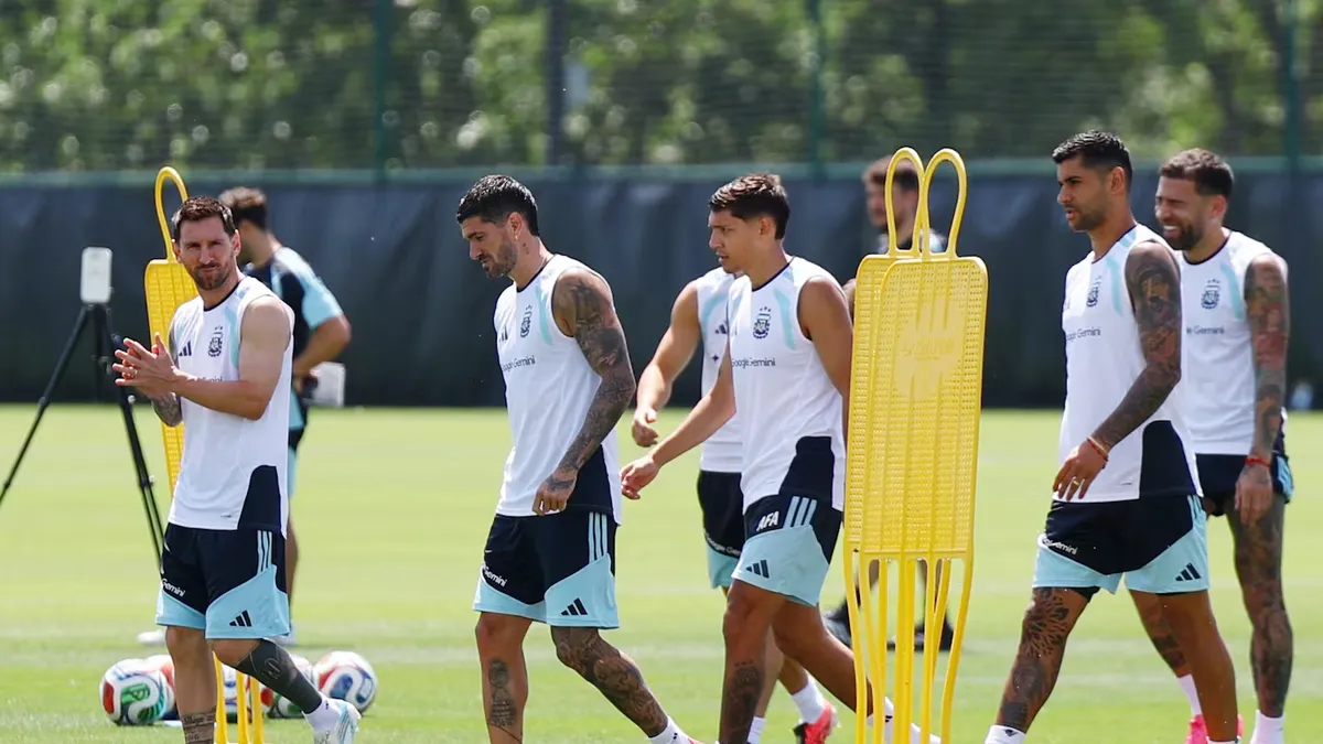 La Selección argentina se entrenó en Kansas: Nahuel Molina gana terreno para ser titular ante Austria