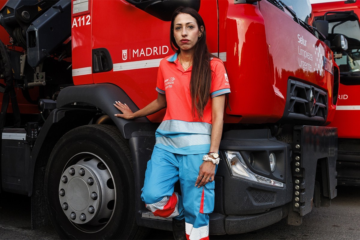 Vida de Alba, la barrendera que huyó de la basura: "Me intentaron vender para prostituirme, pero escapé"