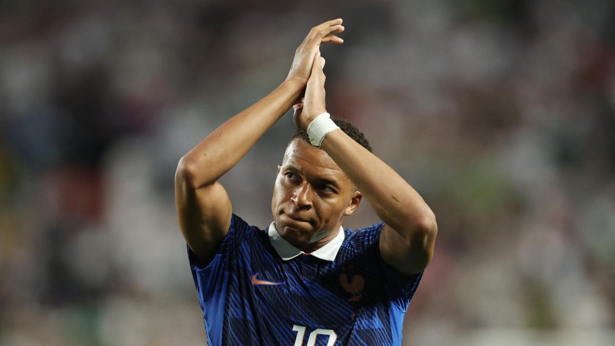 Mbappé y Francia golean a Irak en partido marcado por la tormenta eléctrica