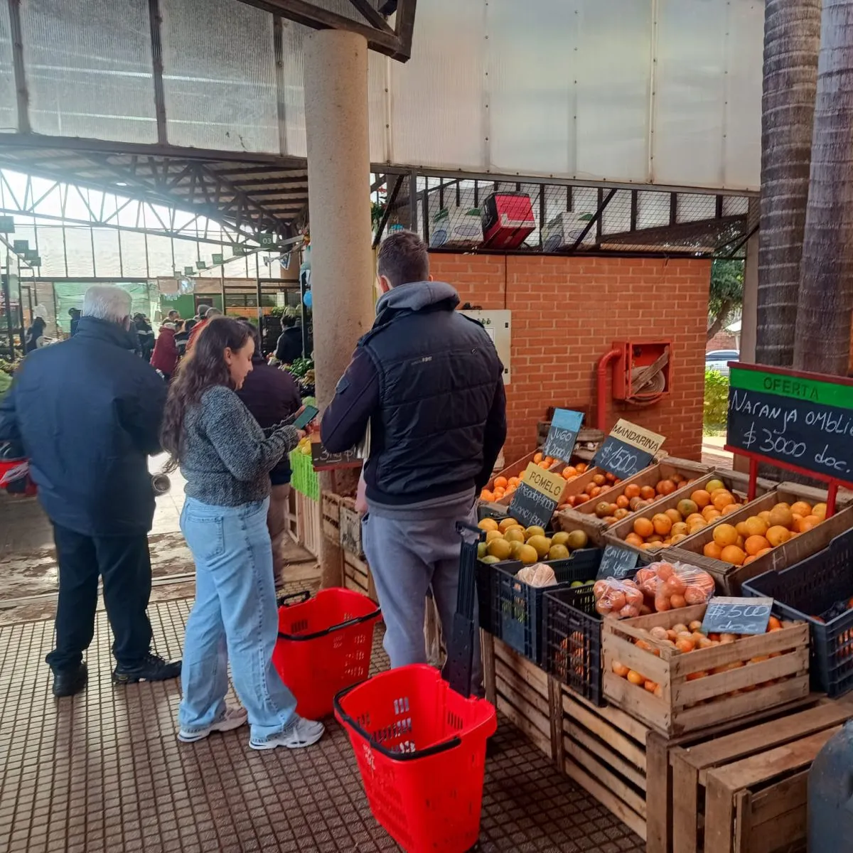 Comerciantes registran menos ventas de frutas y verduras y destacan las ofertas para impulsar ventas
