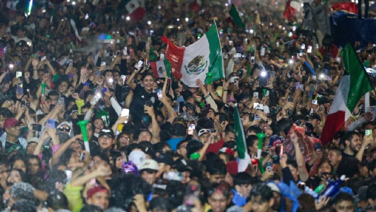 Miles de personas celebran triunfo de la selección mexicana en CdMx