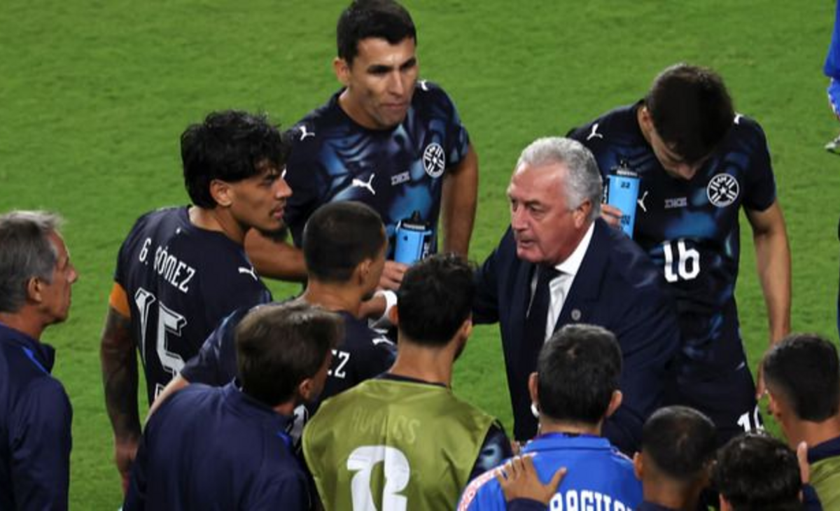Paraguay aguantó con uno menos ante Turquía y se llevó un triunfo clave