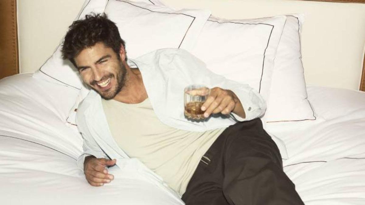 Maxi Iglesias: "He sido muy precoz en muchas cosas; ya con 18 años me quería escapar"