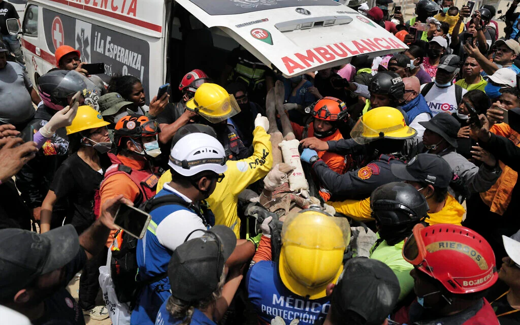 Father, son pulled from rubble of Venezuela's earthquakes as crucial rescue window closes